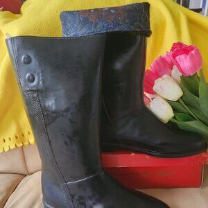 Brand New lined winter rubber boots button-like detail  - good grip - Sz 7 Black